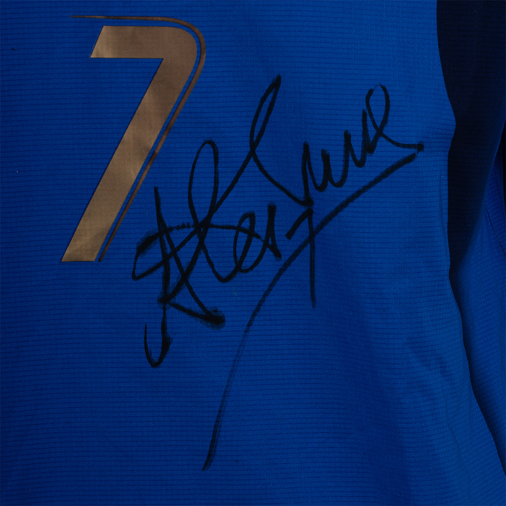 Alessandro Del Piero ha autografato la maglia dell'Italia per la Coppa del Mondo 2006