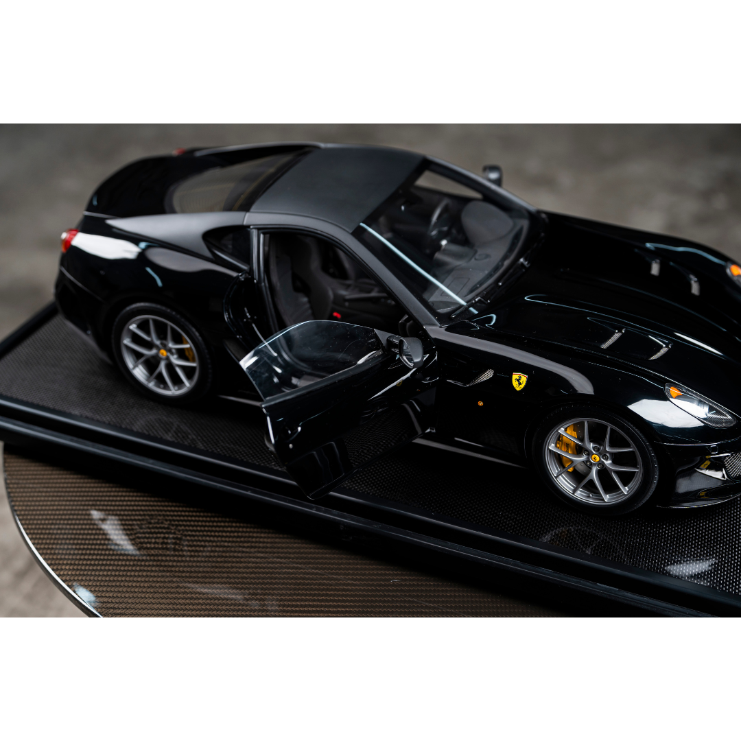 Modellino in scala 1:8 della Ferrari 599 GTO di Amalgam, colore nero