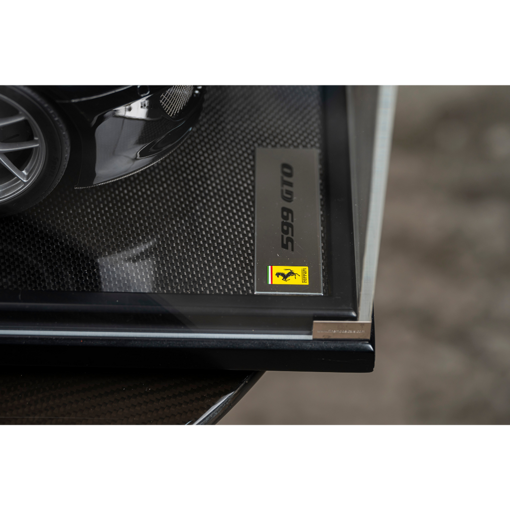 Modellino in scala 1:8 della Ferrari 599 GTO di Amalgam, colore nero