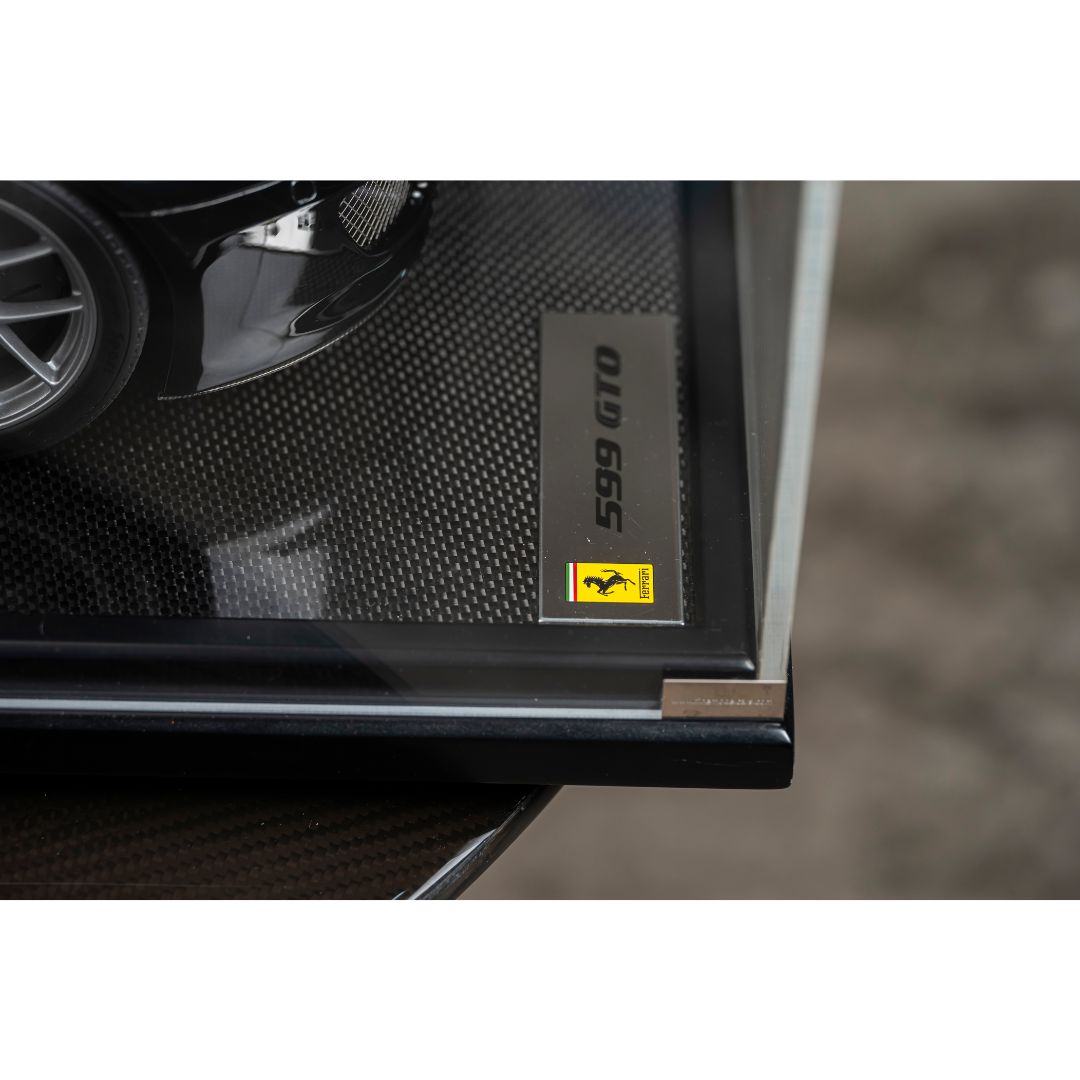 Modellino in scala 1:8 della Ferrari 599 GTO di Amalgam, colore nero