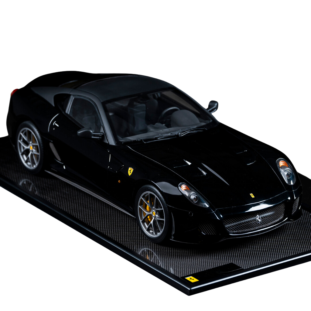 Modellino in scala 1:8 della Ferrari 599 GTO di Amalgam, colore nero