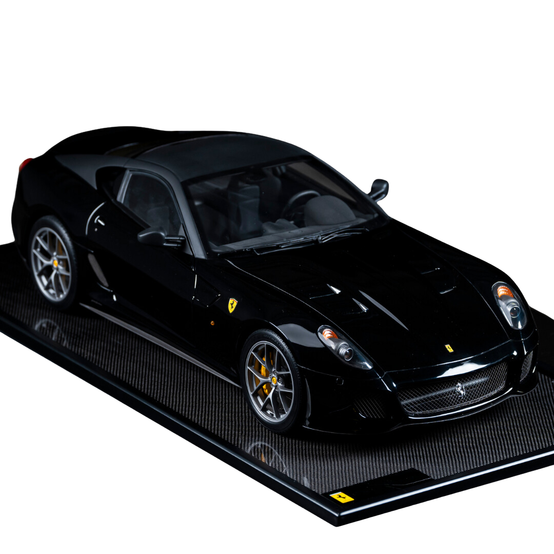 Modellino in scala 1:8 della Ferrari 599 GTO di Amalgam, colore nero