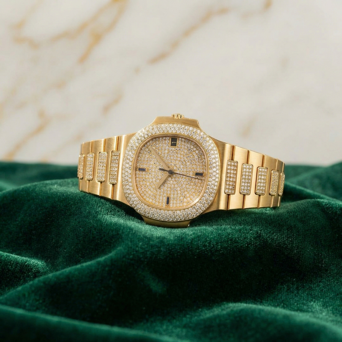 Patek Philippe Nautilus Ref. 3800/105 con zaffiri e diamanti di fabbrica